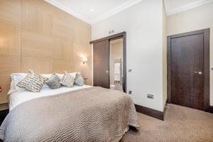 130 Queens Gate Apartments