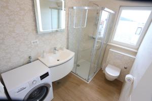 Split City View Apartment