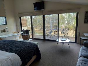 Adelphi Apartment 6 Riverview 2 BDRM, 1BDRM or 6A King Studio Riverview both with balconies