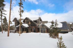 Five-Bedroom House room in Gold Run Getaway Home