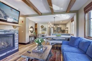 Two-Bedroom Apartment room in Mountain Thunder Lodge 1201 Condo