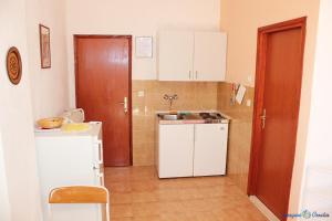 Studio Apartment in Pisak with Sea View, Balcony, Air Conditioning, Wi-Fi (4722-3)