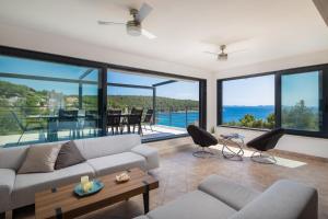 WATERFRONT SEA DREAM VILLA
