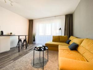 Sunlit Modern Apartment with Fast WiFi Self Check in Free Parking
