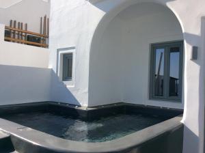 Almyra Oia Suites Santorini Greece