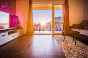 Rooftop Penthouse - Private Hottub & Duplex Whirlpool