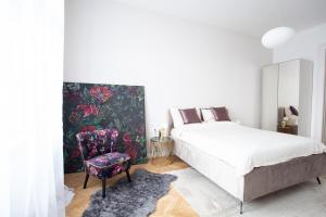 Real Deluxe next to Danube