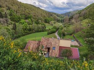 Maisons de vacances Gite Saint Ludan : Cottage 3 Chambres 