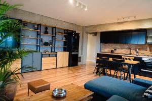 Rooftop Apt with Large Harbor View Terrace