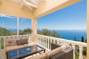 Armyra Villas - Apartments with Sea Views & Shared Pool