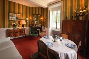 Hotels Chateau-Hotel de Bourron : photos des chambres