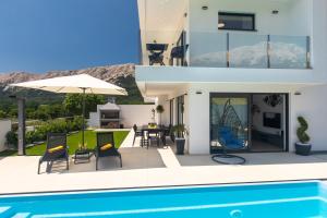 Villa Supernus II with Heated Pool