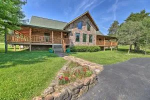 Eureka Springs Area Cabin with Deck and 7 Acres! - Berryville