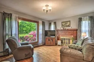 Cozy Family Home with Kayaks, Dock and Fire Pit! - Keyser