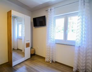 Apartment Grey&Yellow