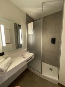 Hotels B&B HOTEL Clermont-Ferrand A71-A75 La Meridienne : photos des chambres