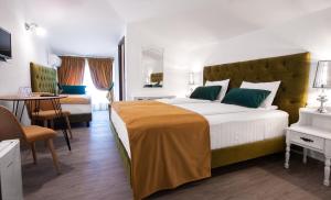 Triple Room - No Balcony room in Artelier Vama Veche