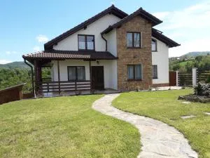 Vila Aloman - Strungari