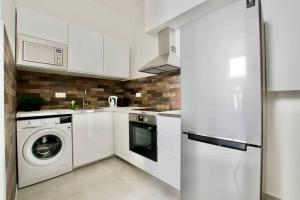 Premium Apartment by Hi5 - Central 3 bedroom (221)