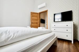 Premium Apartment by Hi5 - Central 3 bedroom (221)