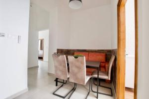 Premium Apartment by Hi5 - Central 3 bedroom (221)