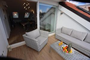 Split City View Apartment