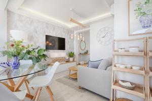 Hanami Avenida de España Sea Front