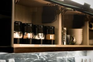 The Acacia, Luxury with Private Balcony & Two Parking Spaces