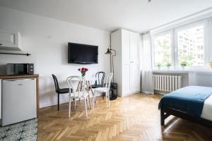 New Studio in Fancy Neighborhood