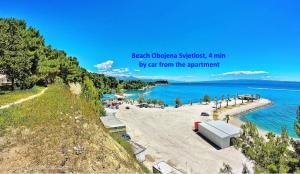 Apt near center w terrace on top of the building