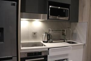 Furnished, 1-bedroom, luxury apartment in Menlyn Maine