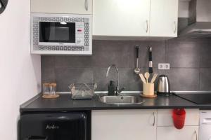 M4 Cool Terrace. 1 min to metro. 15 min to center