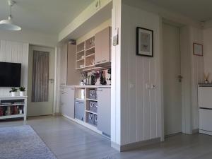 Cozy modern apartment with lagoon view