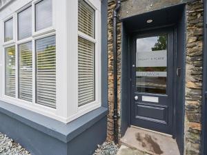 Lower Sheriffs Place