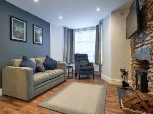 Lower Sheriffs Place