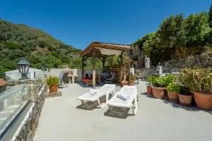 Dream House - Moustákos