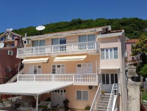 R&S Apartments
