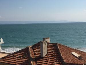 Apartment Olia Three bedroom flat with great view next to beach