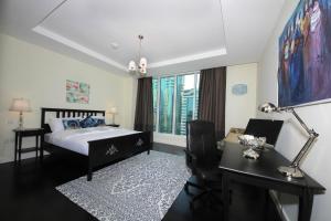 Signature Holiday Homes- Luxurious 2 Bedroom Apartment DIFC, Dubai - image 1