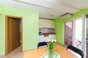 Apartment in Zaton (Zadar) with sea view, terrace, air conditioning, Wi-Fi (4814-1)