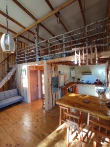 Proyecto COYAM, cabañas lofts, tinas privadas, sendero por el bosque