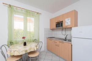 Apartment in Orebic with balcony, air conditioning, WiFi, dishwasher (4934-5)