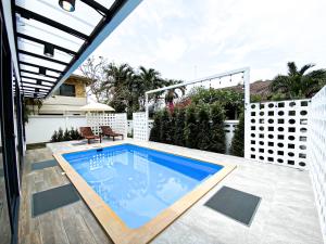 Ban Rub Lom Pool Villa 3 difference villas