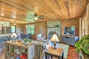 Lakefront Waterloo Cabin with Dock, Kayaks and Grill!