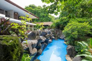 Pumilio Mountain & Ocean Hotel