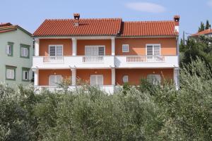 Apartment in Palit with Terrace Air conditioning WiFi Washing machine 46132