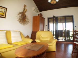 Holiday house in Kukljica with sea view, terrace, air conditioning, Wi-Fi (4572-1)
