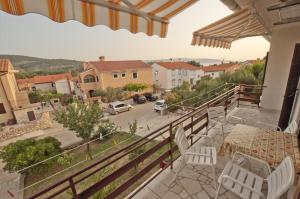 Apartment in Cres with sea view, balcony, air conditioning, Wi-Fi (4249-1)