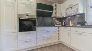 Ferienhaus Cottbus, Garage, große Sonnenterrasse, Kamin, 4 Zimmer, Ankleidezimmer