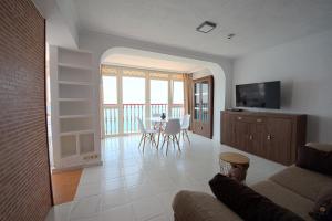 Las Damas Premium 23F Beach Front - Pool & Parking